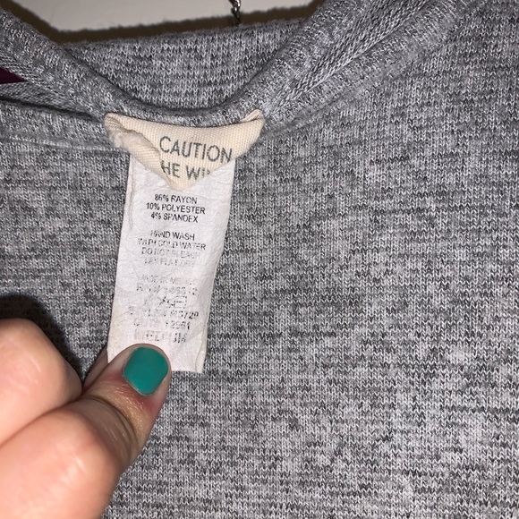 CAUTION TO THE WIND | grey front knot shirt - Picture 2 of 4